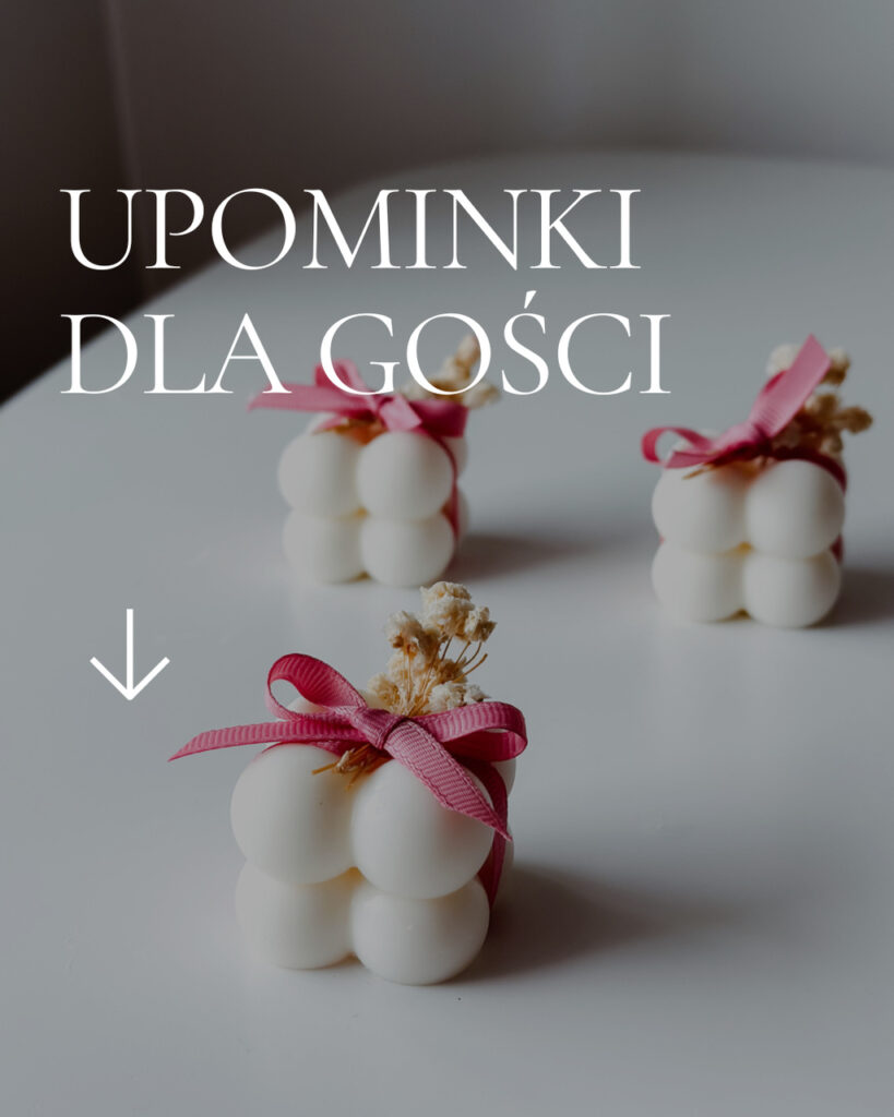 baner przedstawiający upominki dla gości w postaci świec sojowych